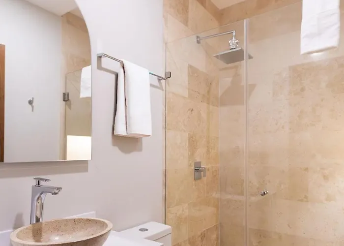 Art House - Filtered Water & 2 Free Clubs Zone Apartment