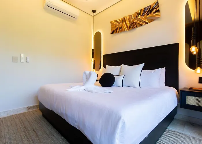 Art House - Filtered Water & 2 Free Clubs Zone Apartment *
