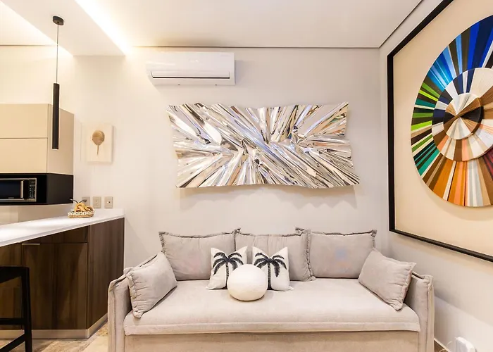 Art House - Filtered Water & 2 Free Clubs Zone