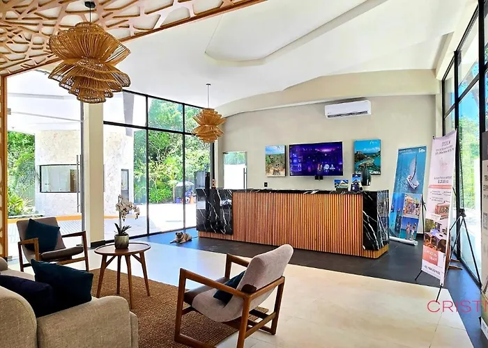 Art House - Filtered Water & 2 Free Clubs Zone *