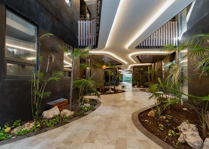 Art House - Filtered Water & 2 Free Clubs Zone