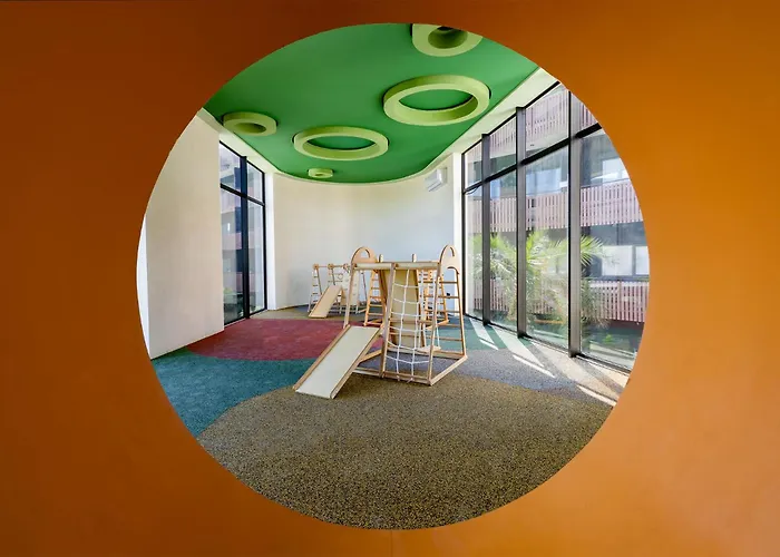 Art House - Filtered Water & 2 Free Clubs Zone Apartment *